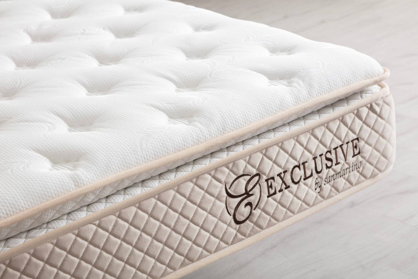 Matelas SAN MARTINO 32 cm d'Épaisseur Ressorts Beige - avec surmatelas Intégré