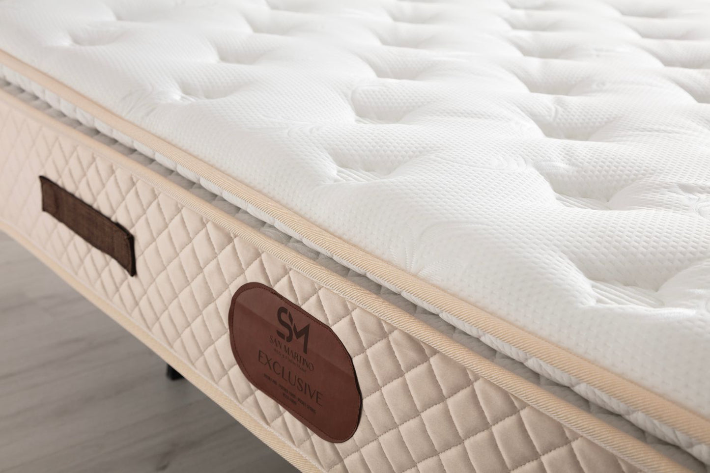 Matelas SAN MARTINO 32 cm d'Épaisseur Ressorts Beige - avec surmatelas Intégré