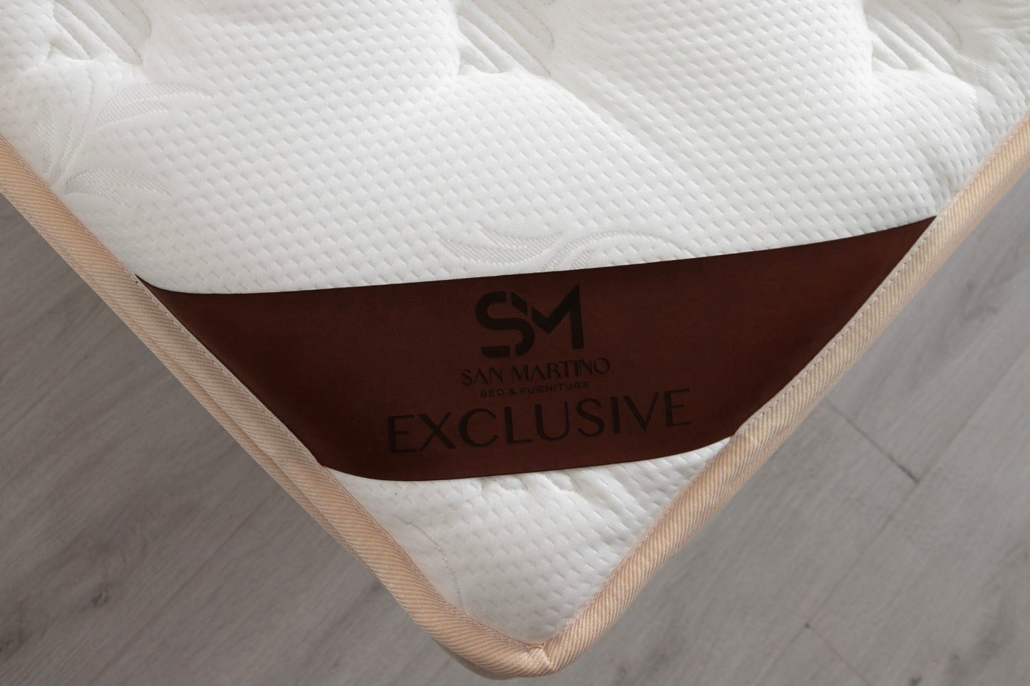 Matelas SAN MARTINO 32 cm d'Épaisseur Ressorts Beige - avec surmatelas Intégré