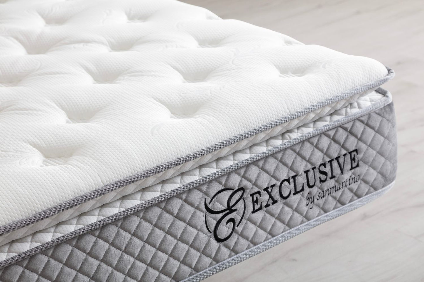 Matelas SAN MARTINO 32 cm d'Épaisseur Ressorts Gris - avec surmatelas Intégré