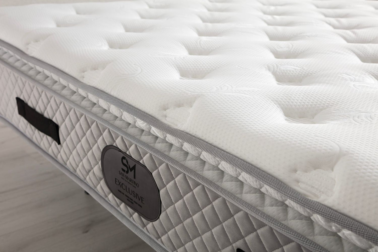 Matelas SAN MARTINO 32 cm d'Épaisseur Ressorts Gris - avec surmatelas Intégré