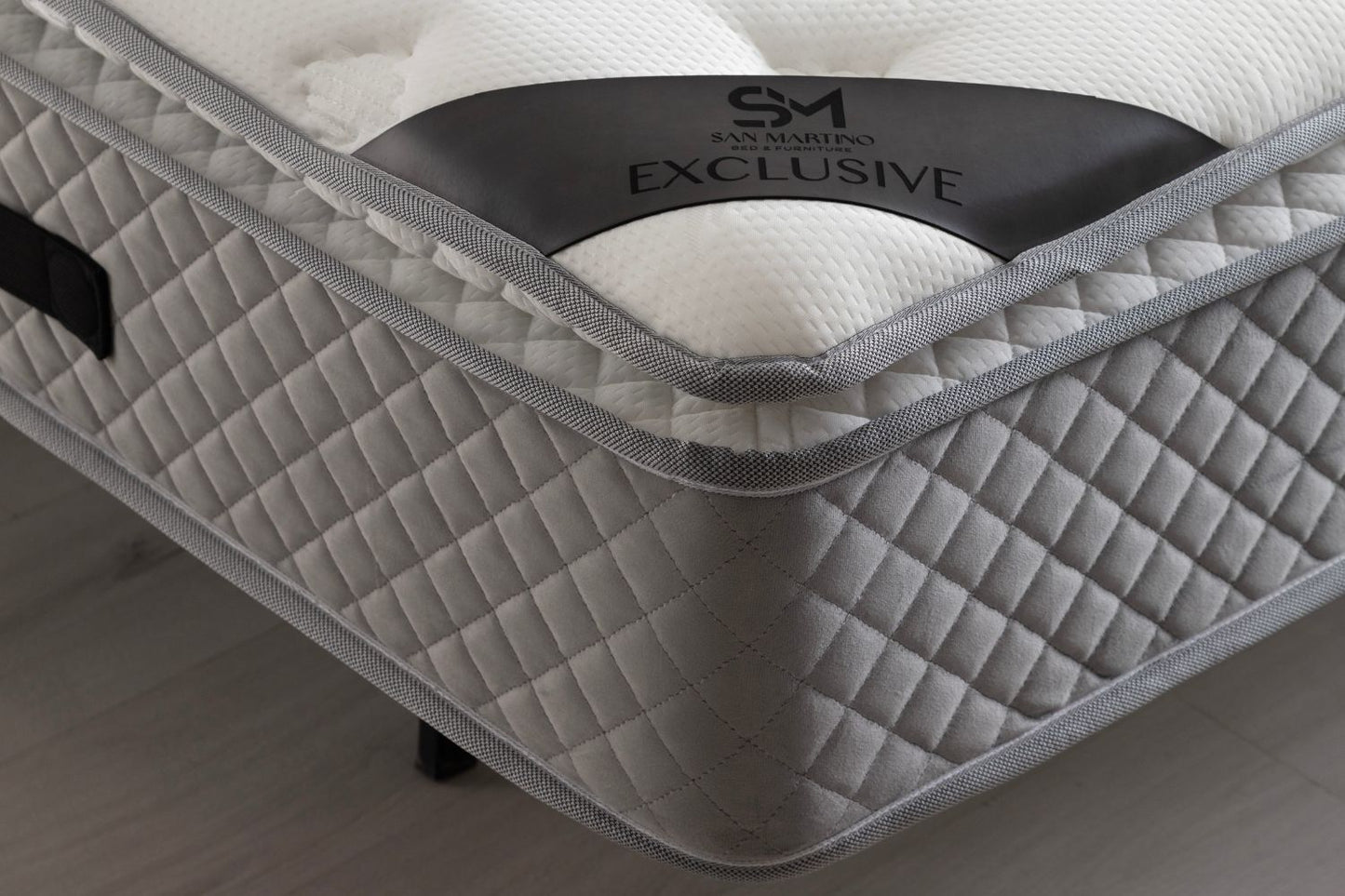 Matelas SAN MARTINO 32 cm d'Épaisseur Ressorts Gris - avec surmatelas Intégré